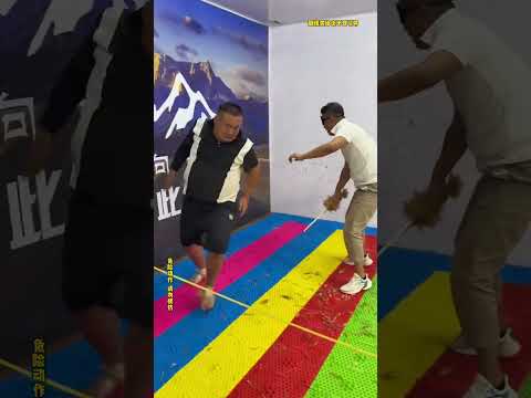 看著都疼哈哈哈#純屬娛樂請勿模仿 #看壹次笑壹次 #笑得肚子疼 #爆笑專治各種不開心 #shorts