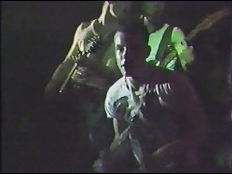 The LARKS - MAGGIE MAGGIE MAGGIE OUT OUT OUT (LIVE)