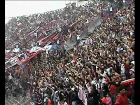 "Huracan 0 San Lorenzo 2 Llego la banda de huracan mirenlos que pocos son... La quema es un velorio.." Barra: La Gloriosa Butteler • Club: San Lorenzo