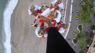 preview picture of video 'Los voladores de Papantla en el Malecón de Puerto Vallarta'