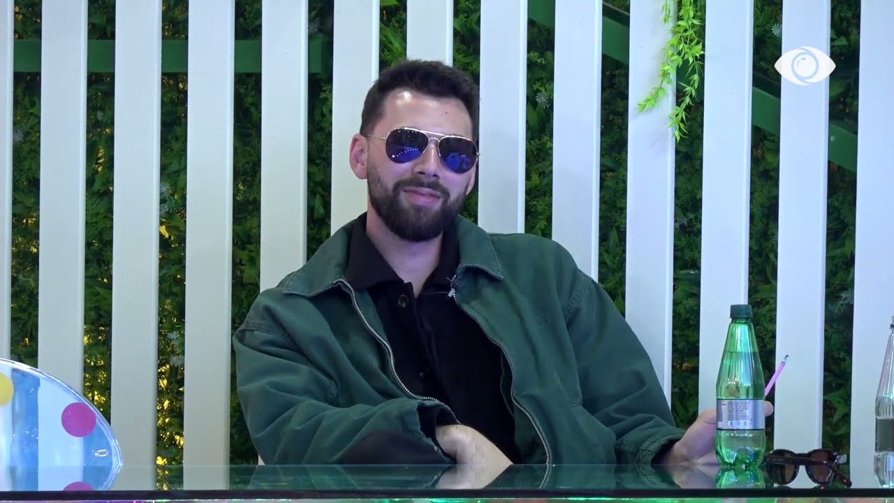 Apo dilmë në penxhere, o moj gonxhe.../ Juxhini këndon në oborr