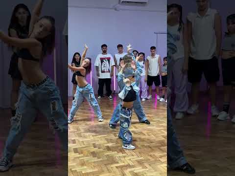 Miren la interpretación de Renata en esta coreo 😱😱😱😱