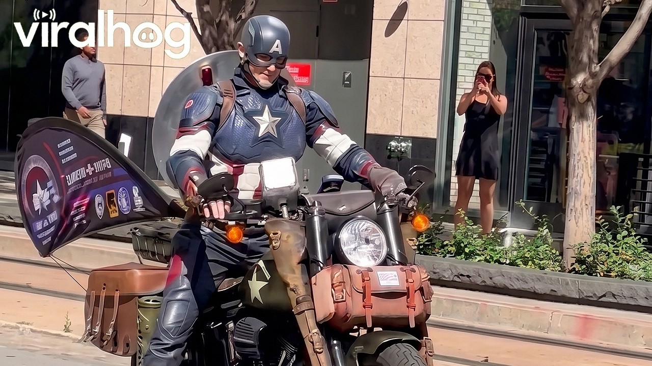 American Superhero Rides Motorcycle To Fan Expo || ViralHog