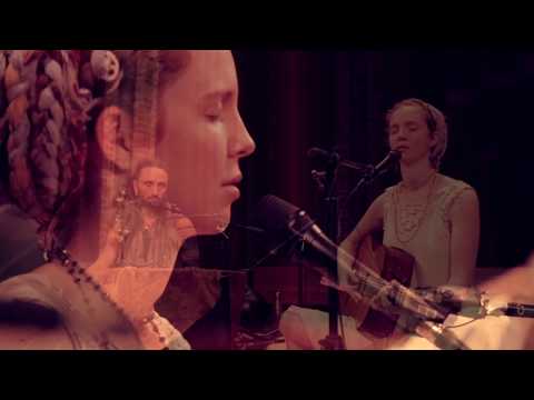 Ajeet Kaur - Kiss the Earth (La Luna) [Live in Amsterdam]