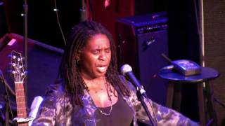 Ruthie Foster LRBC 2010 &quot;People Grinnin In Your Face&quot;