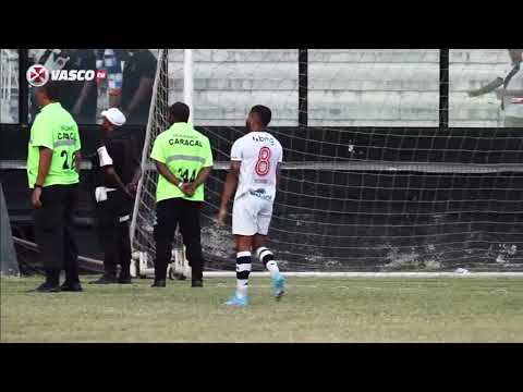 Vitinho comemorando gol fazendo simbolo da Força Jovem   Vasco 3x0 Resende