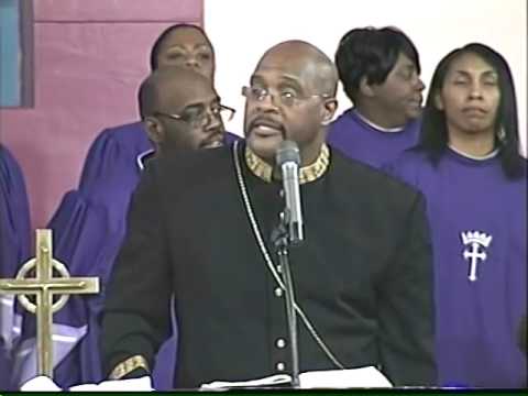 Pastor Marvin Winans sings Well Done