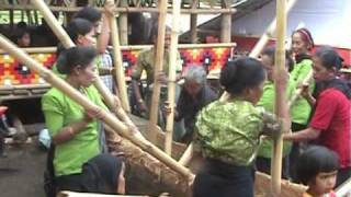 preview picture of video 'Indonesia, burial ceremony in Tana Toraja'