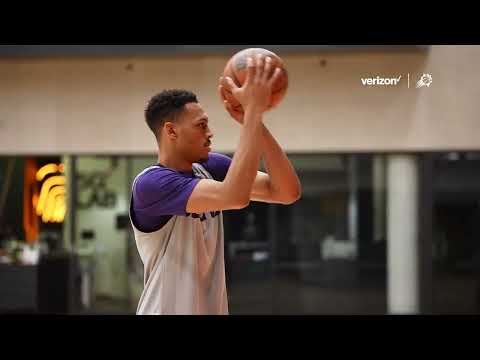 An inside look at practice with Darius Bazley at the Verizon 5G Performance Center.