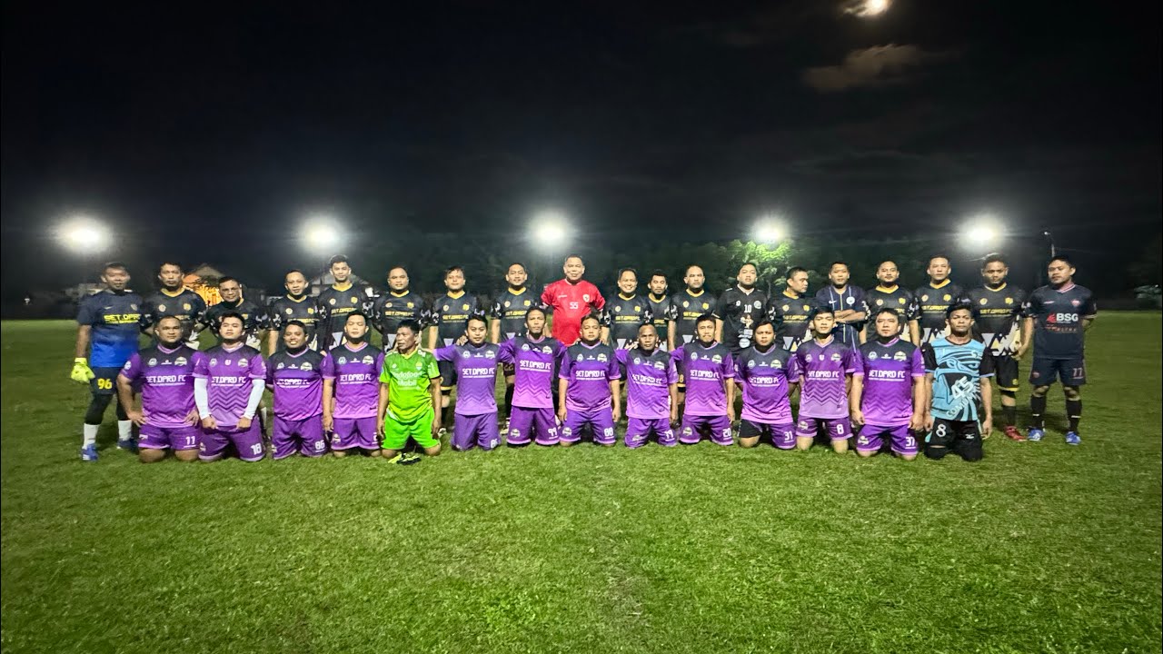 Pupuk Kebersamaan, Sekwan Kota Gorontalo Ikut Laga Persahabatan Sepak Bola 