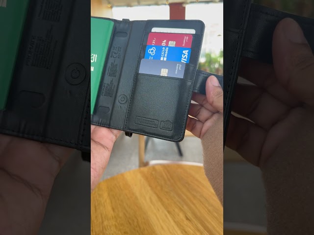 حافظة جواز سفر جلدية ذكية مزودة بتقنية Apple Find...