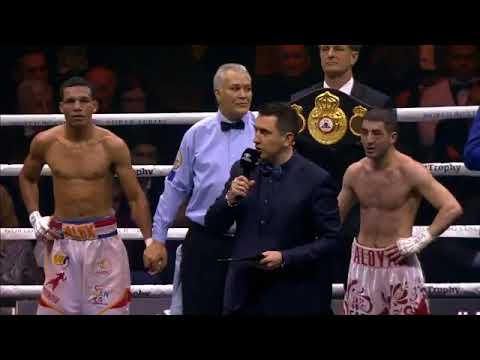 El momento de la decisión a favor de Mikhail Aloyan sobre Alexander Espinoza