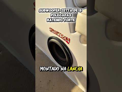 Som montado na lancha com subwoofer Zetta, coaxiais Nakamichi marinizados e processador Stetsom