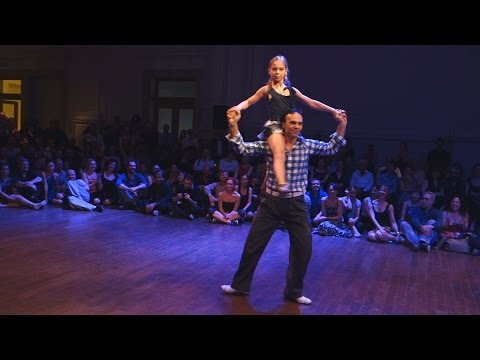  Oliver Koch  is  dancing  to  the  vals  "  Recuerdo  "  by  Ricardo Tanturi  at  Brussels Tango Festival  in  2016