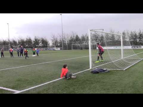 Penaltykoning team E1 VV UNO tijdens wedstrijd UNO za1op  29-11-2015