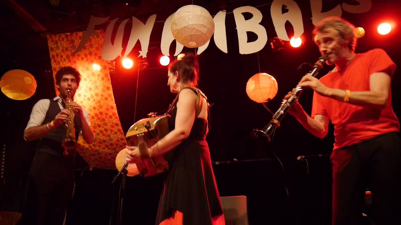 Cercles Funambals 2016 / Vricciclette - Love-Love Pigeons /