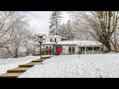 1019 E Main Street, Lowell, MI Presented by Julie Chase.