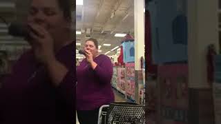 Mom Sings Impromptu Karaoke at Sam&#39;s Club and Becomes Viral Sensation Overnight