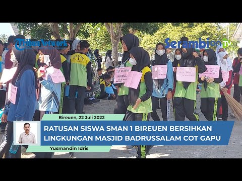 Ratusan Siswa SMAN 1 Bireuen  Bersihkan Lingkungan Masjid Badrussalam Cot Gapu