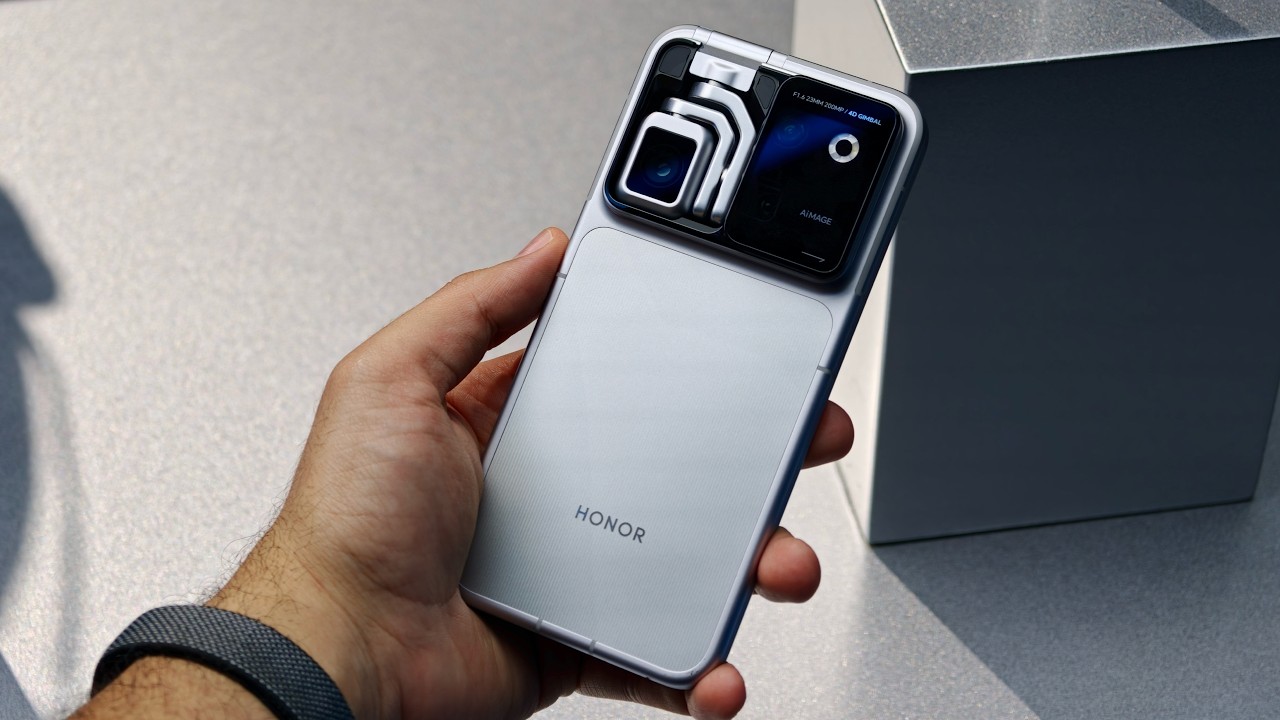 Honor Robot Phone vs. iPhone 17 Pro Max (Video Test) - YouTube