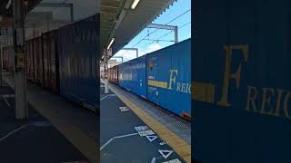EF210-353[吹]牽引の下り貨物列車　加古川駅1番のりば通過