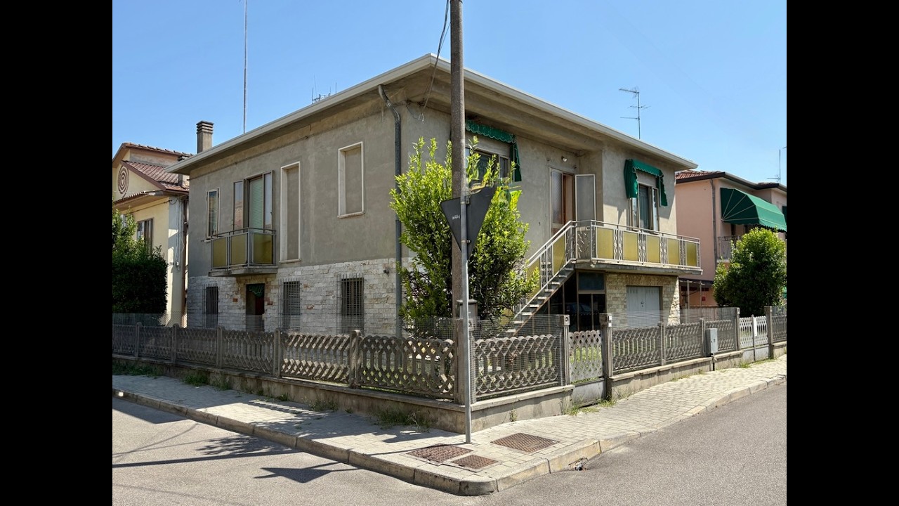 a Codigoro, Villa indipendente con Giardino e Garage 
