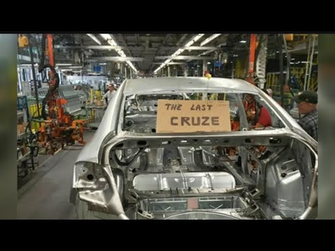 , title : 'Lordstown's last Chevy Cruze makes its way through GM plant'