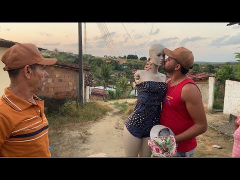 BEIJANDO A Manequim gato