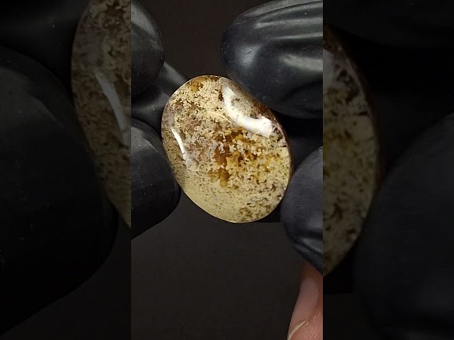 حجر عقيق طحلبي عسلي طبيعي