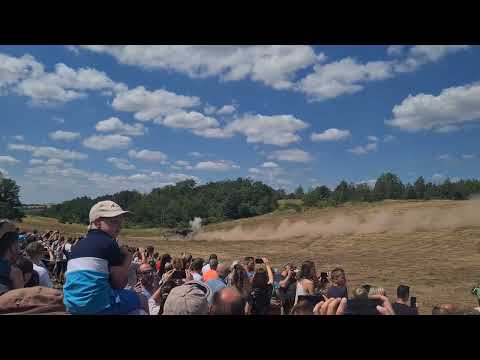 Leopard 2A7V Panzerzug im Angriff