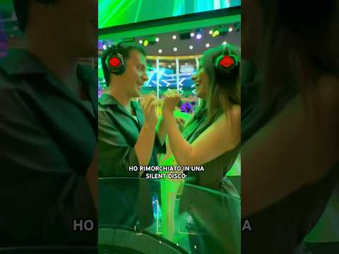 Siete mai stati in una SILENT DISCO? #silentdisco #musica #comedy #viralvideo #cruise #disco #music