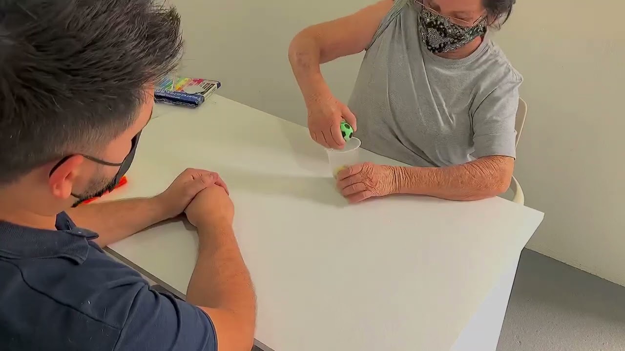 Exercícios para membro superior parético em paciente pós AVC (FES)