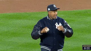 ALCS Gm3: Bernie Williams delivers the first pitch
