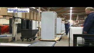 preview picture of video 'Assemblage vrijstaande koelkasten'