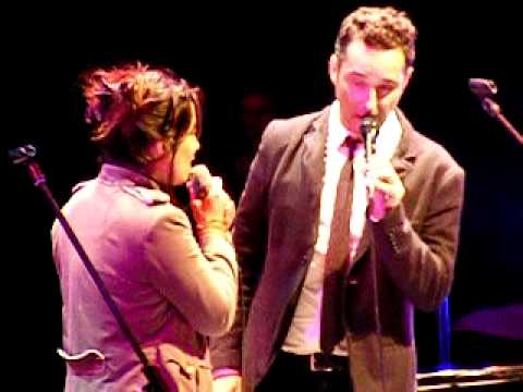 Jorge Drexler y Ana Tijoux - Sacar la voz (Teatro Caupolican 12/10/11)