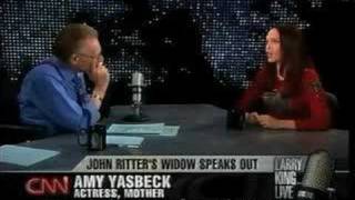Amy Yasbeck parle de la mort de John Ritter et de sa fondation