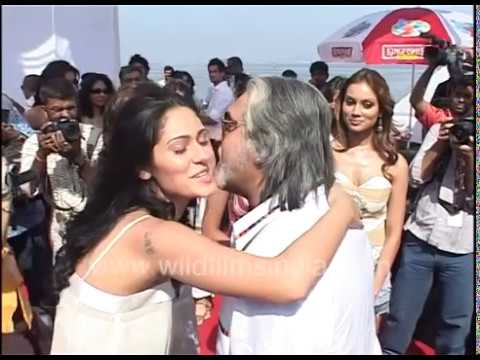 Vijay Mallya nestled between models while he was King of Good Times