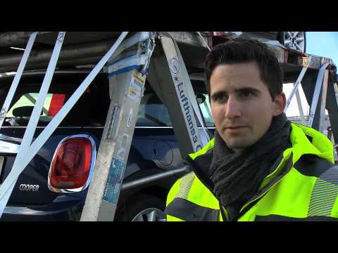 Cargo Air Freight of the new MINI - Interview with Alexander Off | AutoMotoTV