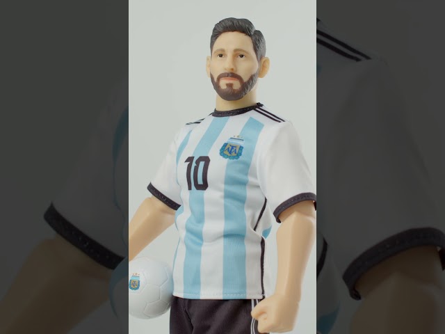 Vídeo relacionado con BANDAI Minix MN11735 Figura de Messi, Selección Argentina, Coleccionables de 12 cm para Exhibición, Idea de Regalo para Niños y Adultos, Fans de Fútbol, Multicolor