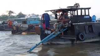 preview picture of video 'Incredible Mekong Delta Floating Market Can Tho Vietnam HD'