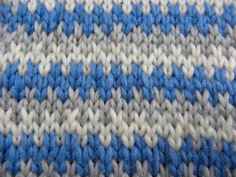 Knitting - Weaving pattern with three colors
