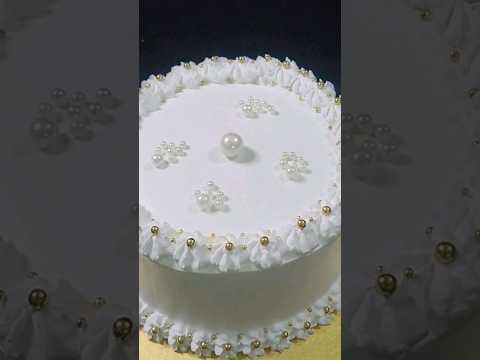 #WhiteBeauty #Golden #Love #Chocolate #InnerPeace #Baking #HeightCake #Dessert #CakeFrosting #Piping