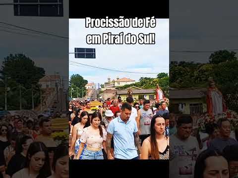 Multidão acompanha a Procissão das Brotas