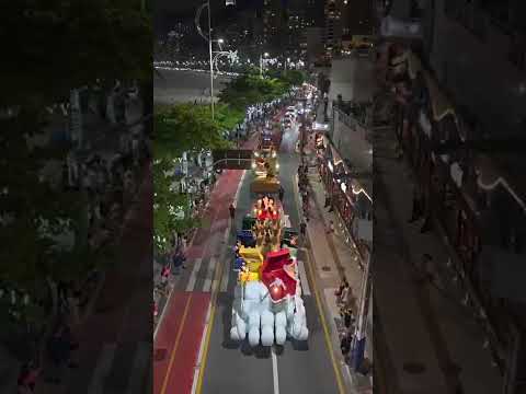 “Minha Noite de Natal” encerra série de 12 desfiles na Avenida Atlântica, em Balneário Camboriú
