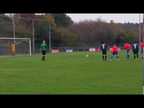 Penalty Imad Benali bij Ede/Victoria tegen Fortissimo.