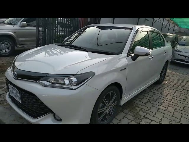 Toyota Corolla Axio Hybrid 1.5 2017 Video
