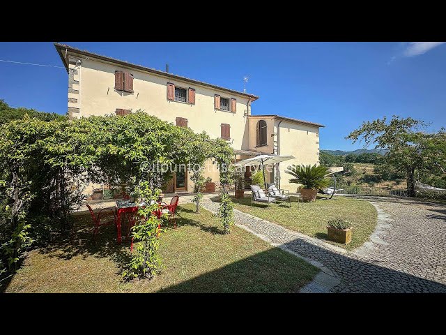 L’OLIVO - for SALE Wonderful Tuscan farmhouse with olive groves, swimming pool and amazing views.