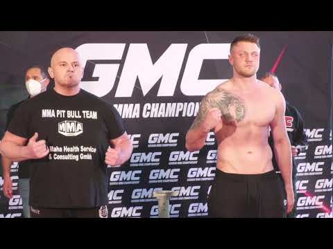 Intensiver Staredown bei der Waage von Michael Smolik & Adnan Alic!