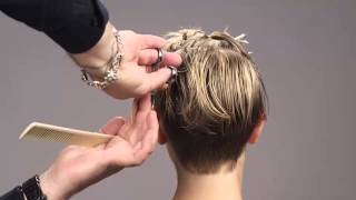 Смотреть онлайн Голливудская женская стрижка на короткие волосы