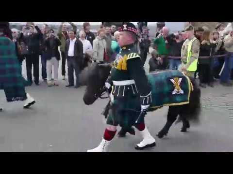 The Royal Regiment of Scotland Band and 2-Scots P&D parade Edinburgh's Royal Mile [4K/UHD]